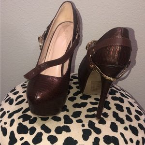 Size 9 brown heeled shoes